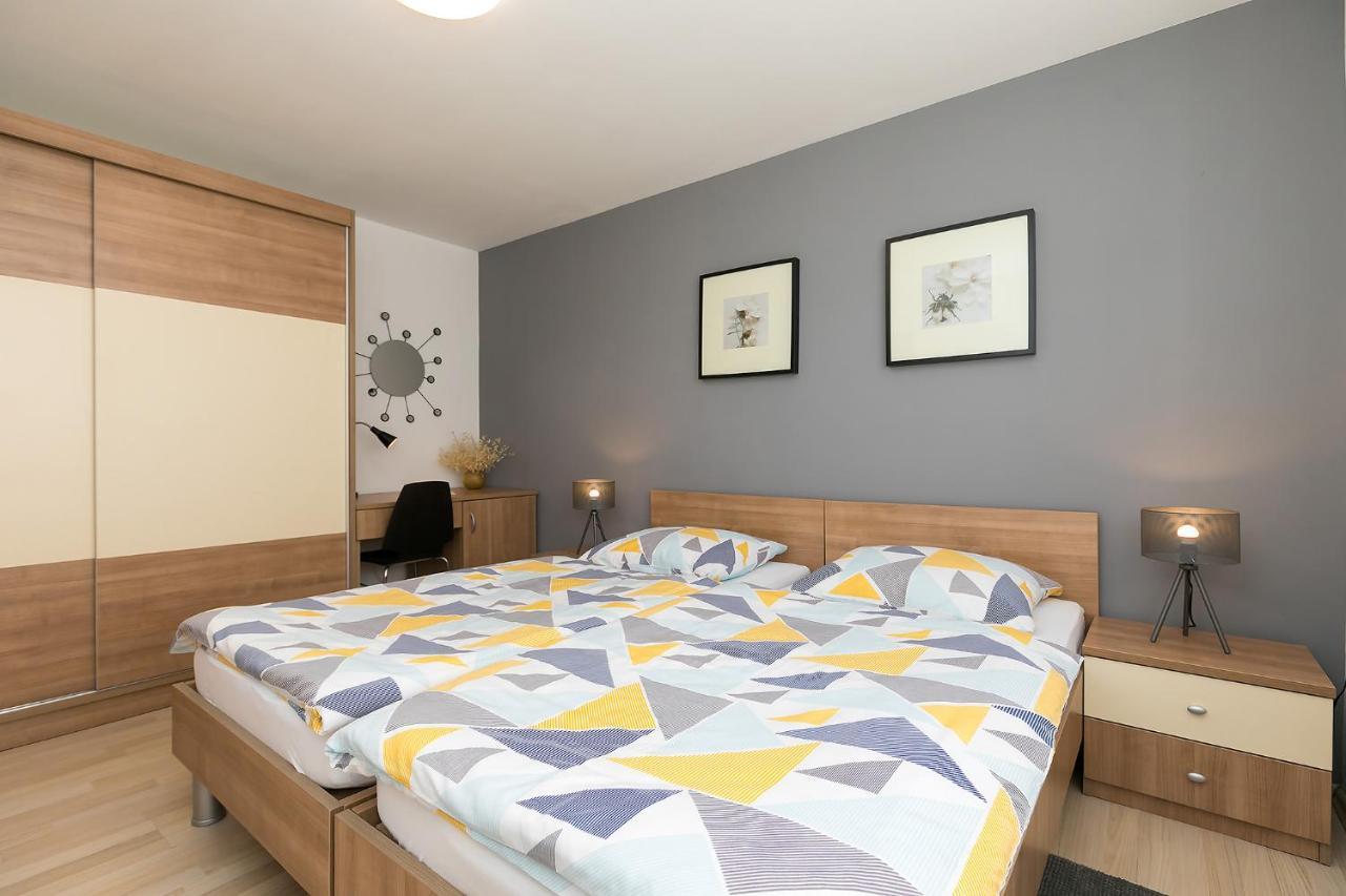 Apartments Dama ポレッチ エクステリア 写真