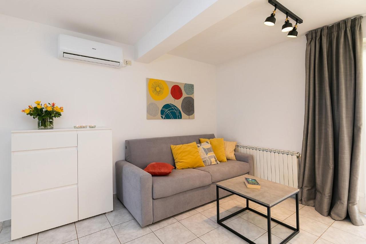 Apartments Dama ポレッチ エクステリア 写真